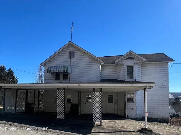 300 Gorham Ave, Mayfield, PA 18433