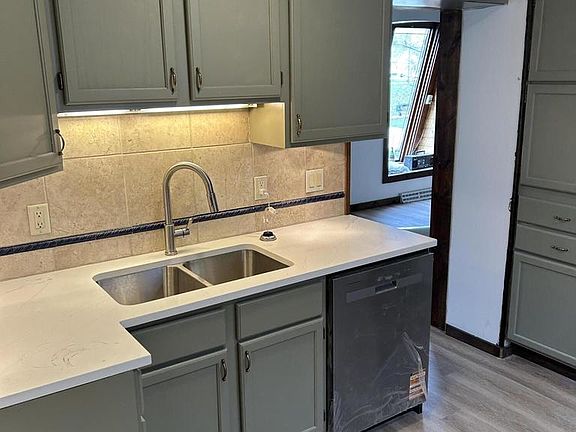 4th image of 419 Hayes AVENUE