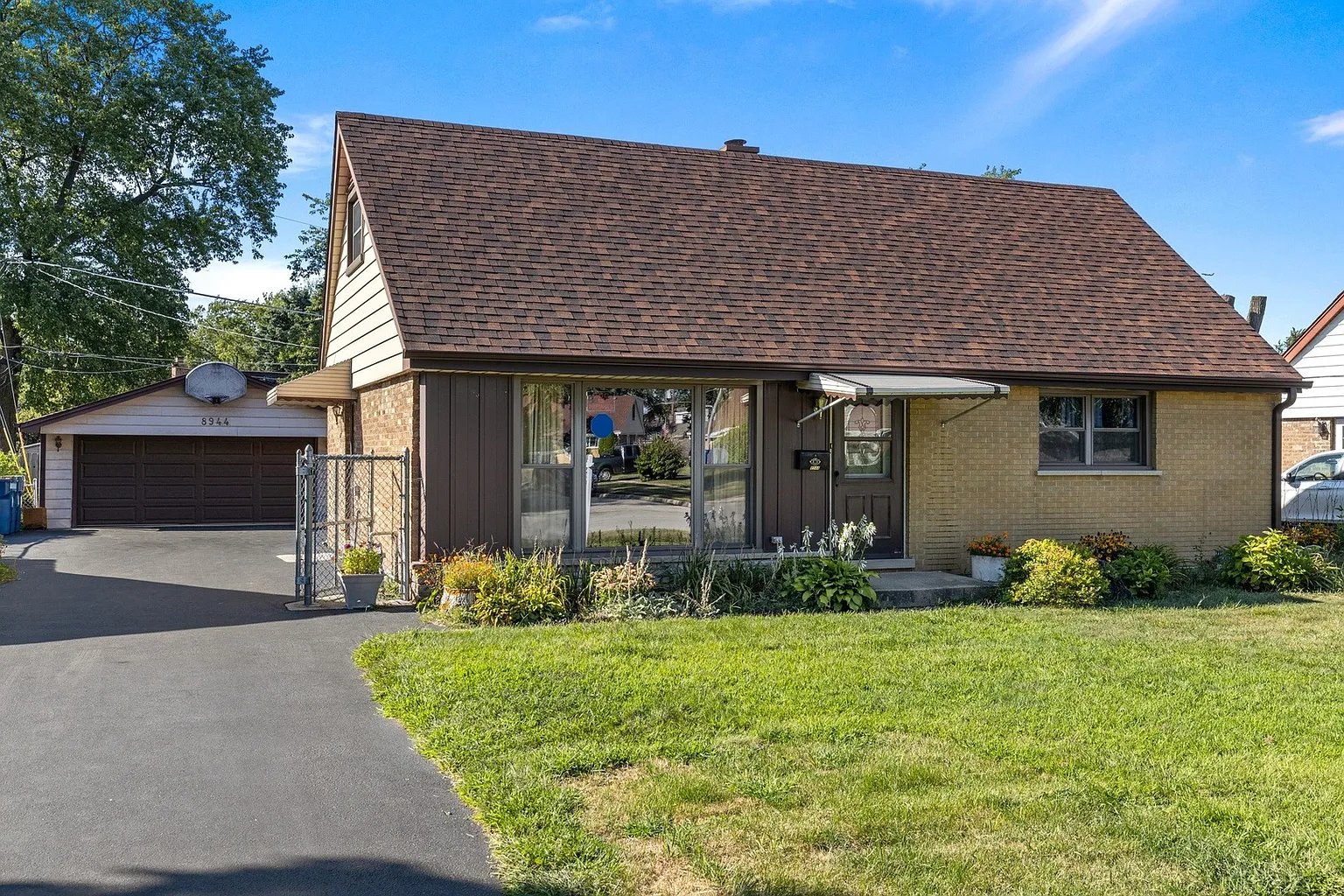 8944 Fairlane Dr photo 1