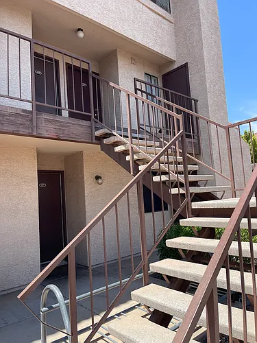 1215 E Lemon St Photo 1