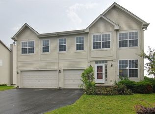 223 W Caldwell Dr, Round Lake, IL 60073