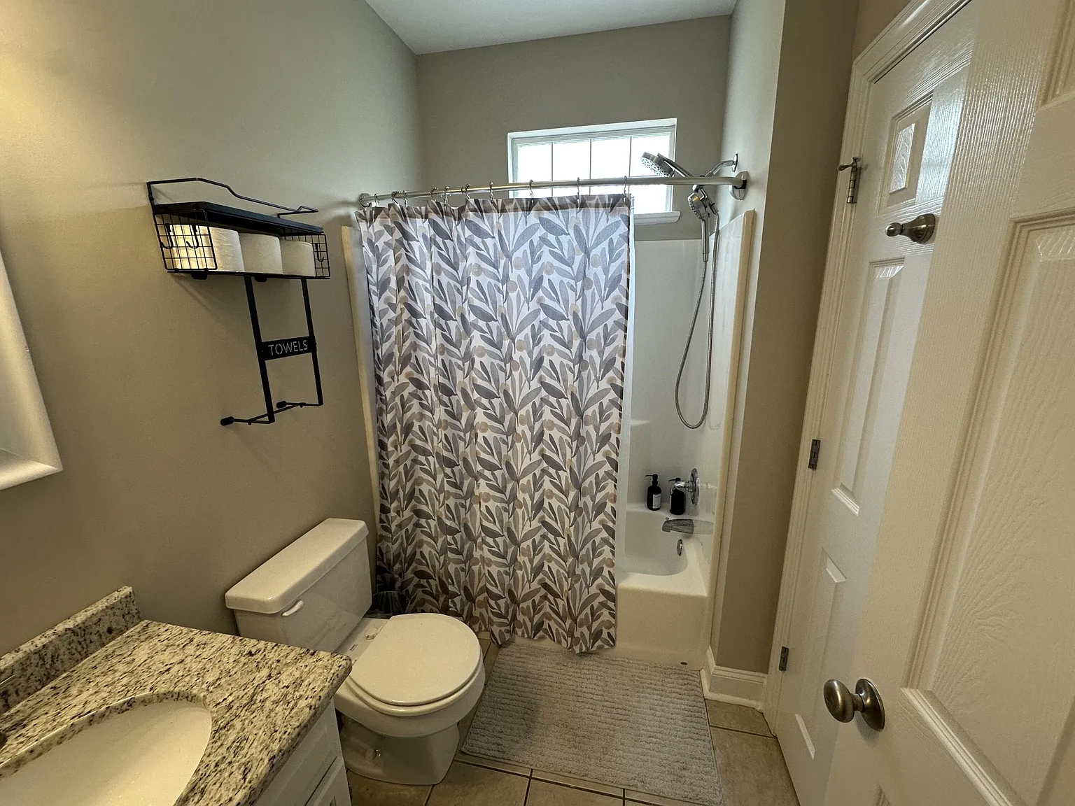 3 bed, 2.0 bath, 1447 sqft, $2,450 — Photo 3