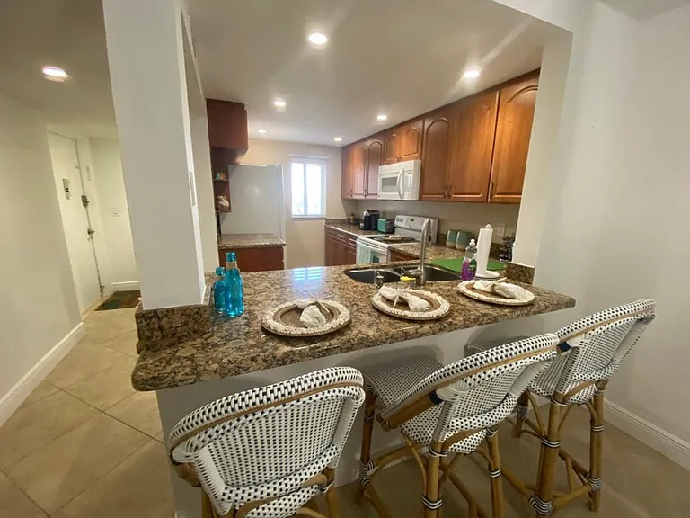 1010002 S Ocean Dr — Photo 11