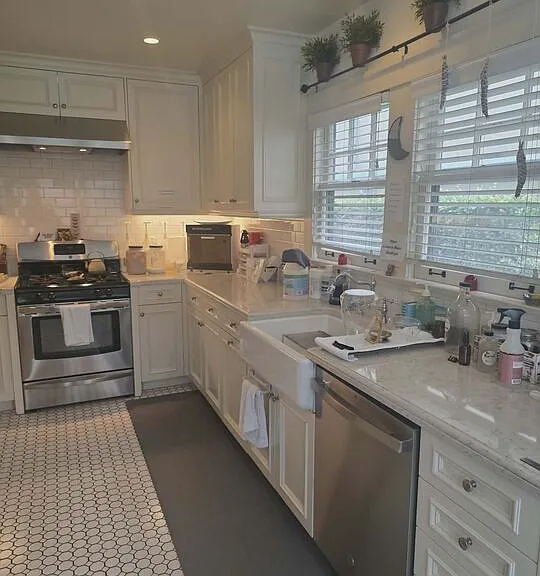 2500 Hyperion Ave — Photo 3
