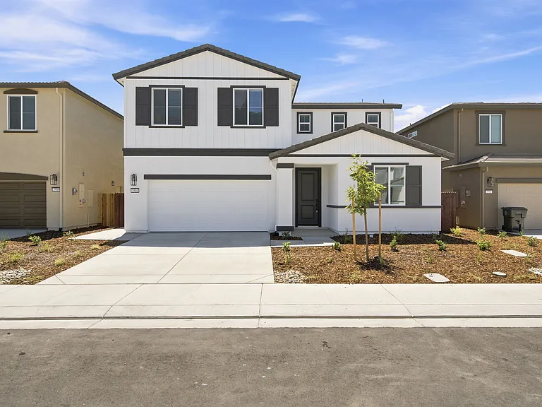 2516 Golden Bear St — Photo 2