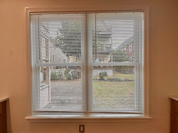 5th image of 102 Bayswater St #1