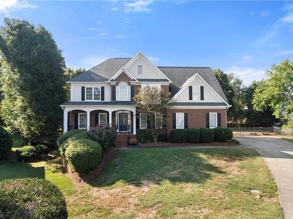 121 Foxmoor Ct, Advance, NC 27006