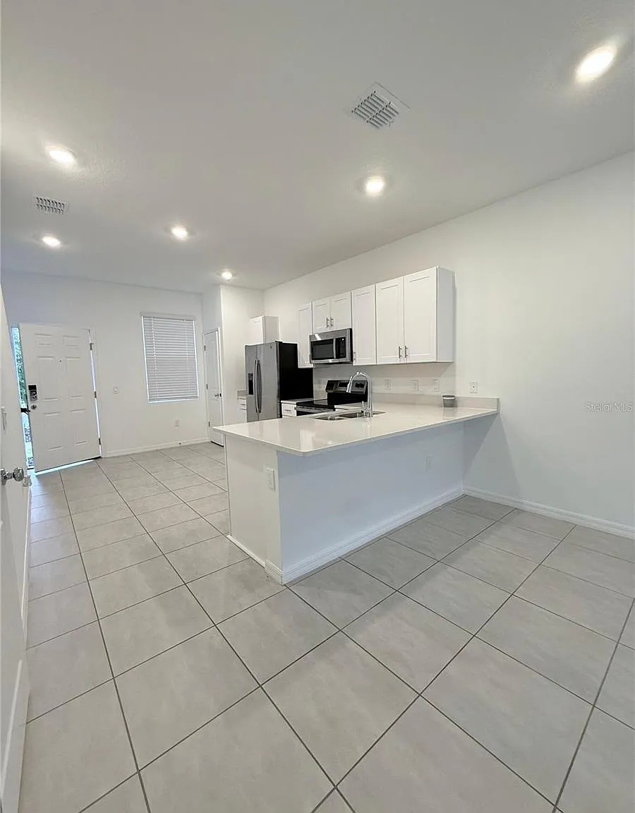 2 bed, 2.5 bath, 1023 sqft, $1,600 — Photo 1