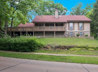 710 Carman Woods Dr, Ballwin, MO