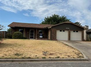 5724 NW Chestnut Ln, Lawton, OK 73505
