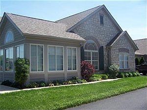 3rd image of 2830D Canterbury Cir