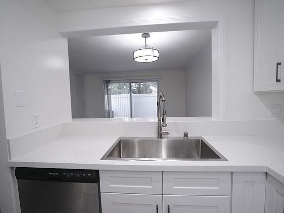 3rd image of 138 Birchwood Ln