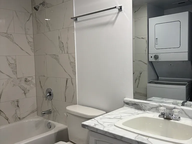 24 Dundas St #701 — Photo 10