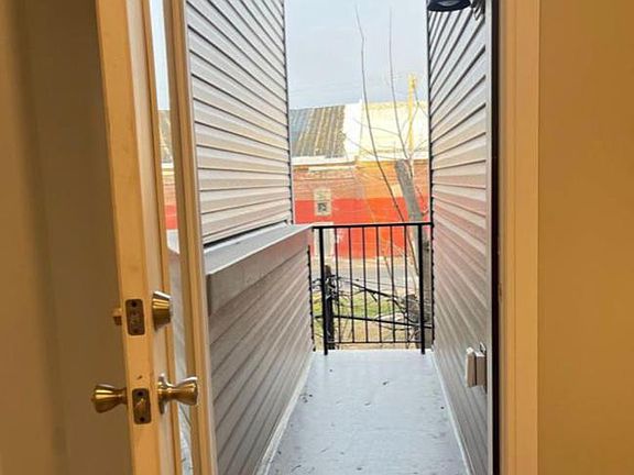 4th image of 2220 N Franklin St #B