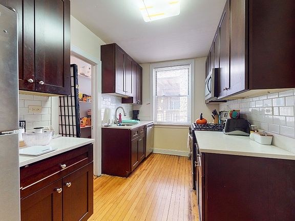 4th image of 7644 N Greenview Ave APT 1E
