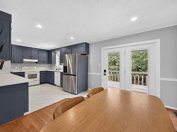 5th image of 566 Howlandville Rd
