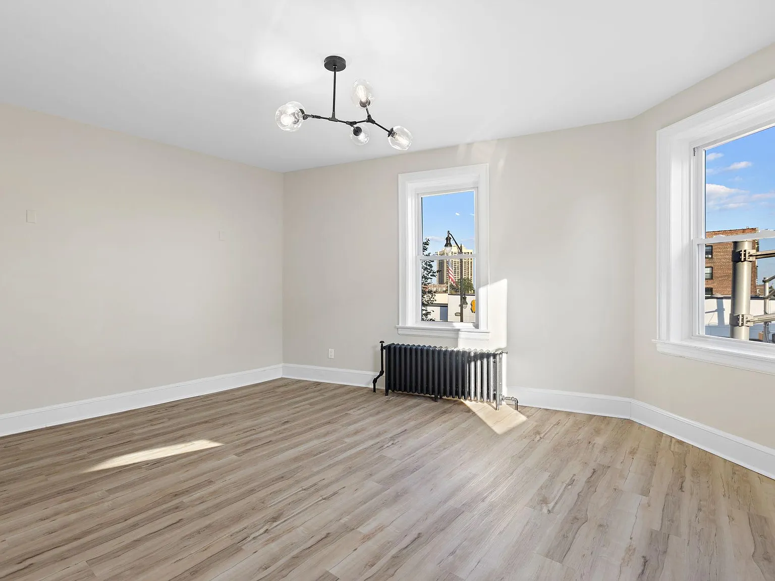 731B Anderson Ave — Photo 2