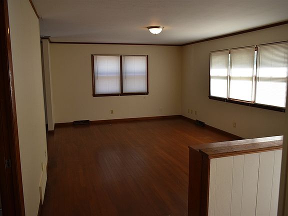 3rd image of 1311 E Prairie Dr