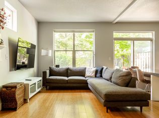 3933 SW Troy St, Portland, OR 97219