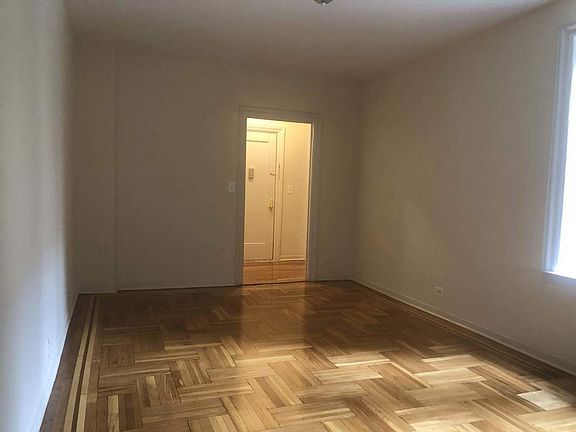 3rd image of 261 Seaman Ave APT 7A