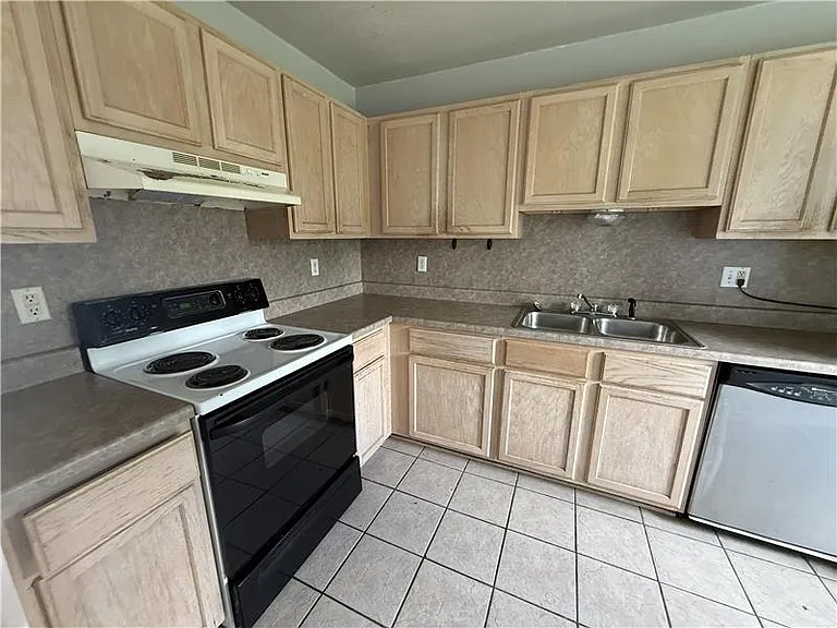 2807 Cantabrian Dr #B — Photo 7