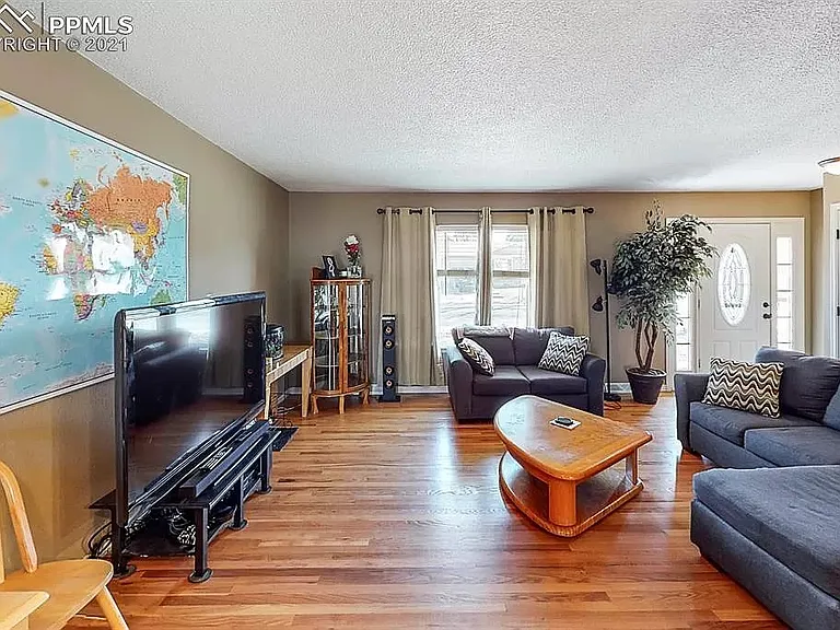 4636 El Camino Dr — Photo 5