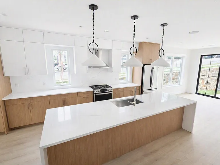 210 Underhill Ave — Photo 9