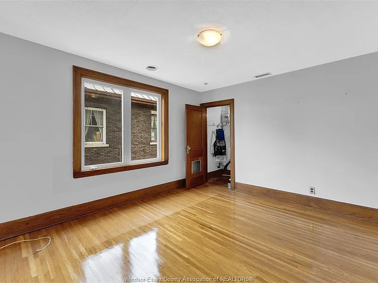1451 Ouellette Ave #UPPER — Photo 18