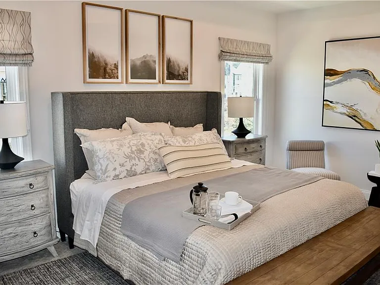 655 Beacon Dr — Photo 3