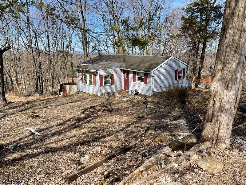 2nd image of 3 Lakeview Dr