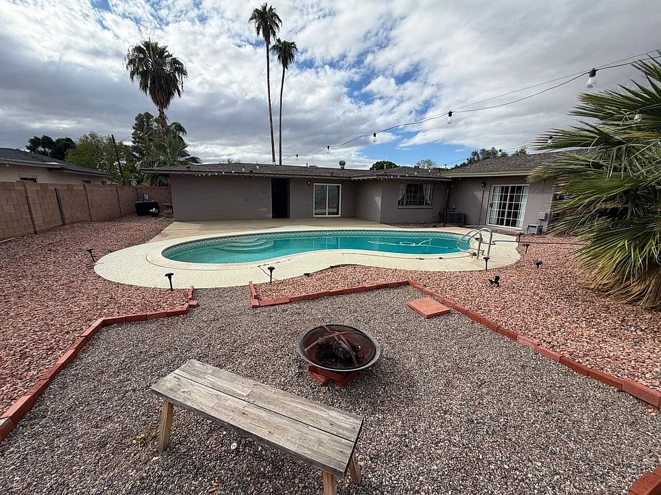 2015 S Sierra Vista Dr