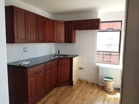 Rented by MCR Realty | media 17