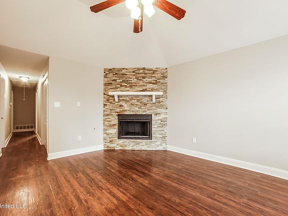 3rd image of 3440 Edenshire Ln