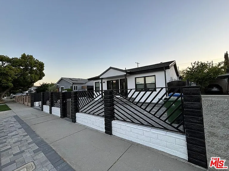 6537 Teesdale Ave — Photo 22