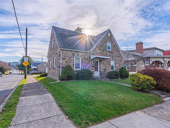 2nd image of 302 W Brookdale St