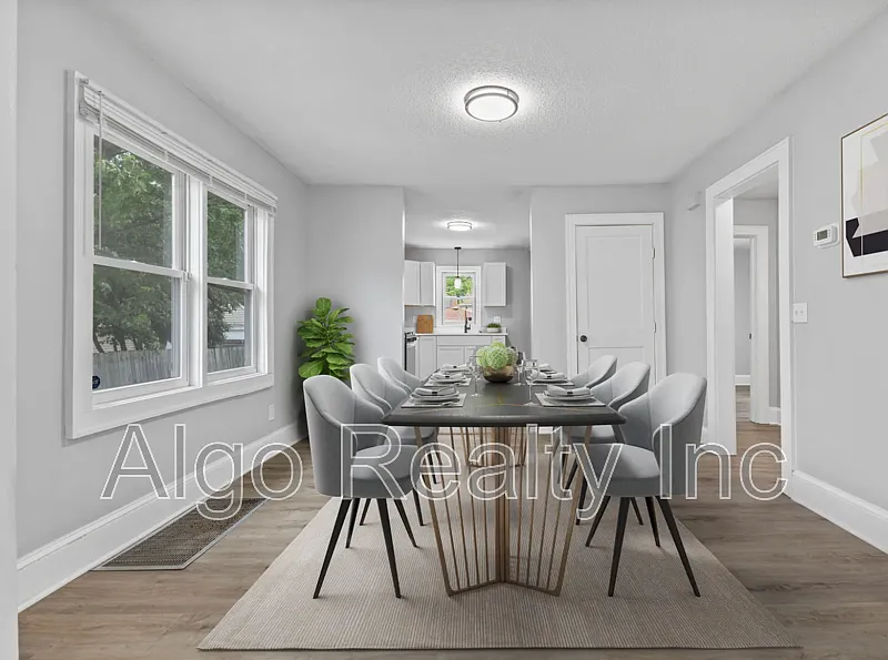 5 bed, 2.0 bath, 1700 sqft, $2,995 — Photo 4