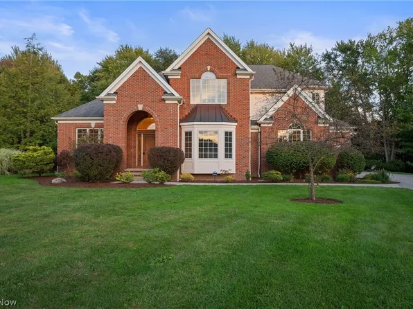 315 Capital Hill Cir, Chagrin Falls, OH 44022