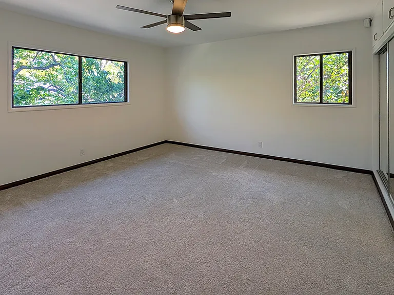 545 Hillgreen Dr — Photo 15