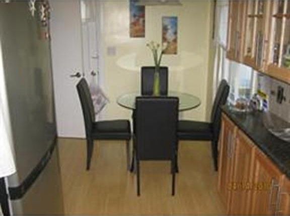 4th image of 12 Border St
