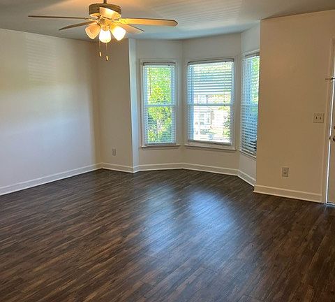 Livingroom, view from the hallway.