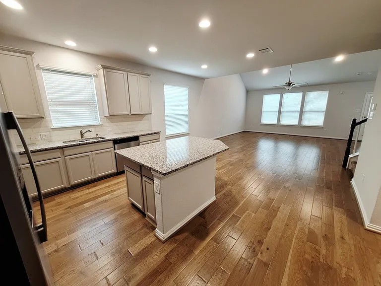 5900 Bucine Cv — Photo 7