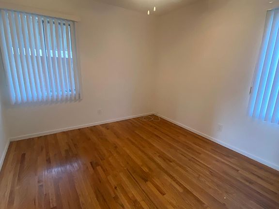 4th image of 325 Burchett St APT B
