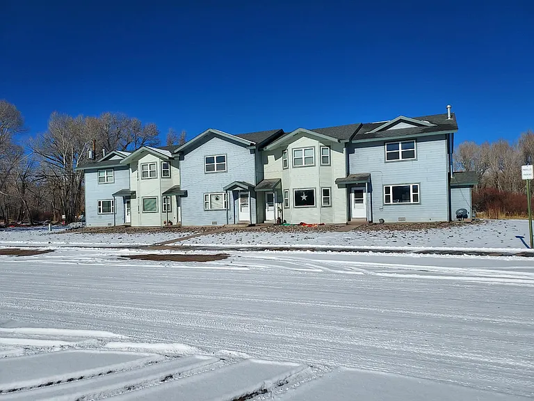 540 Front St — Photo 2