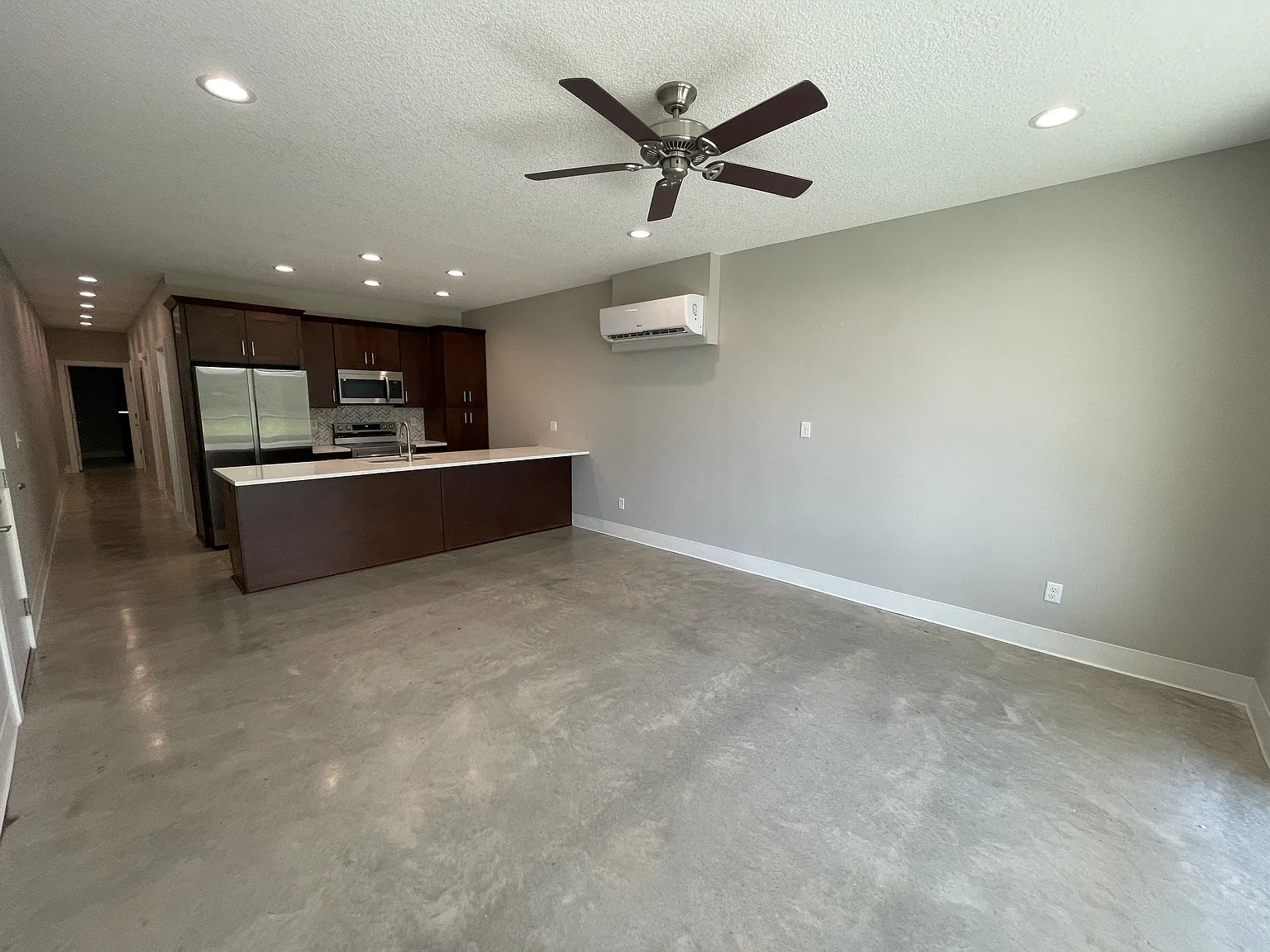 3933-3937 Kenwood Avenue - B1 — Photo 3