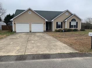 207 Thornback Dr, Raeford, NC 28376