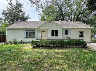 5018 NE Park Ln, Kansas City, MO 64118
