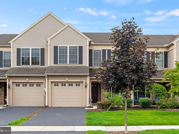 2082 Deer Run Dr, Hummelstown, PA 17036