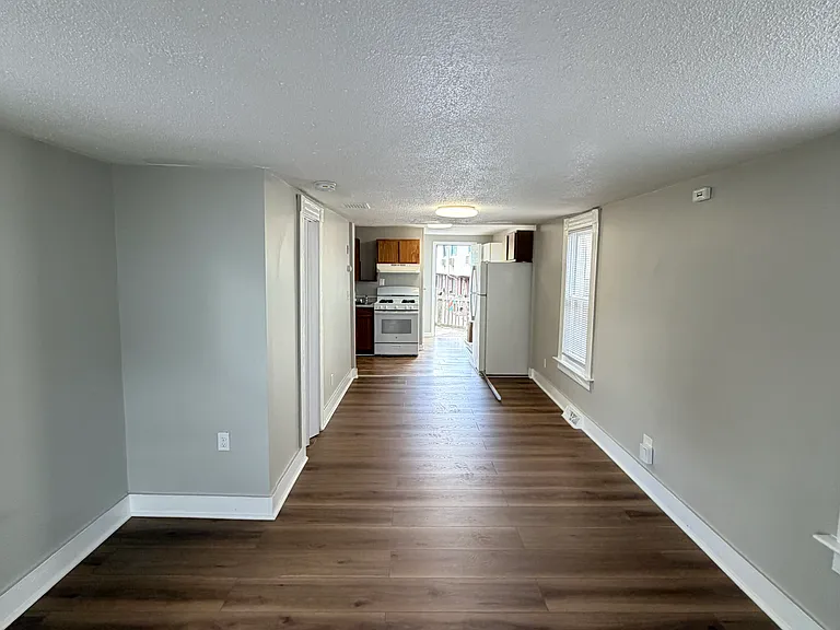 466 Main St — Photo 6