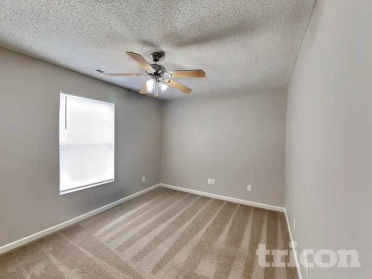 901 Skywatch Ln — Photo 20