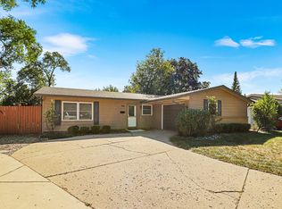 905 Wilshire Dr, Wheeling, IL 60090